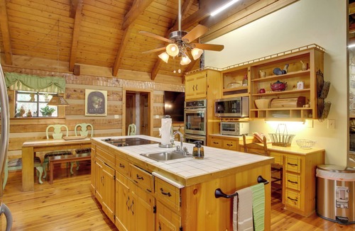 Gracewood Cabin | Golf + Hike: Nature Escape w/Sauna in Hephzibah