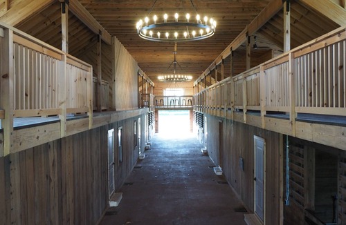Southern Pines House | Golf & Hunting Retreat - Luxury Historic Barn Near Pinehurst