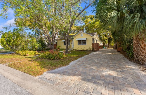 St. Petersburg House | Golfing, Beaches, and Downtown St. Pete., all within 10 minutes away.