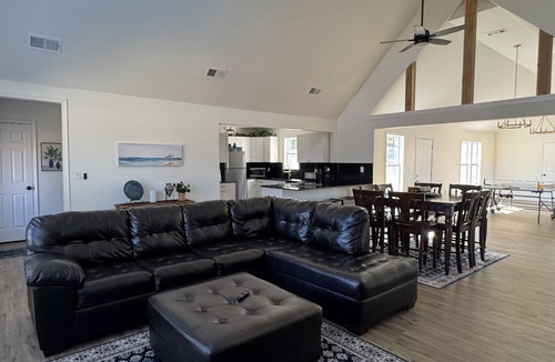 Martinez House | Gorgeous 5 bedroom Master's home