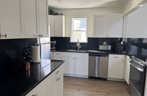 Martinez House | Gorgeous 5 bedroom Master's home