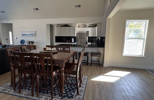 Martinez House | Gorgeous 5 bedroom Master's home