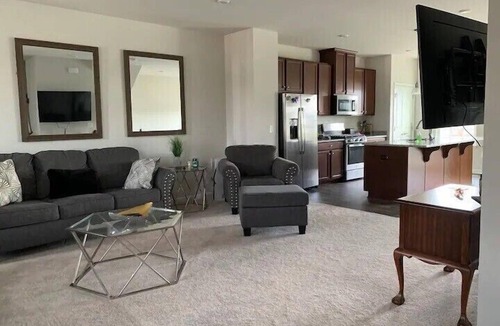 Raleigh House | Gorgeous, Fully Furnished, 3 Story Townhome!