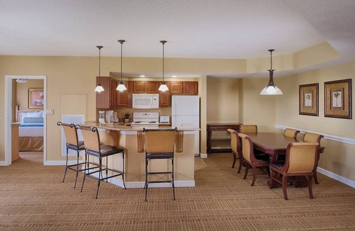 Lake Buena Vista Hotel | Gorgeous Orlando Resort with Spacious 2 Bedroom Suite!