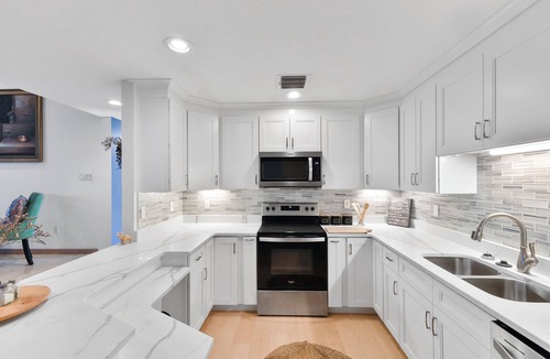 Sanford House | Gorgeous three bedroom River House in a quiet private neighborhood