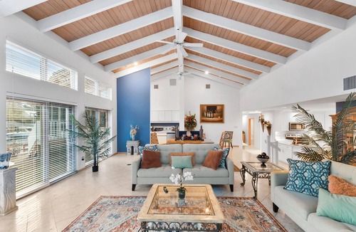 Sanford House | Gorgeous three bedroom River House in a quiet private neighborhood
