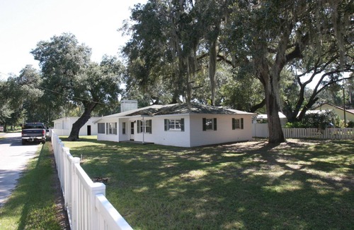 Fedhaven House | Gorgeous Waterfront 3-bedroom house with AC in charming Lake Wales. With docks