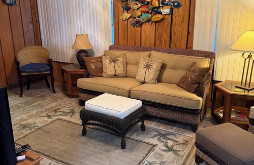 Fedhaven House | Gorgeous Waterfront 3-bedroom house with AC in charming Lake Wales. With docks