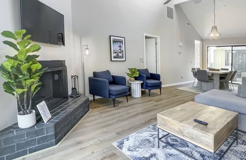 Beach Lagoon Villa | Gorgeously updated & spacious 3-Bdrm Villa w/private balcony & beach access