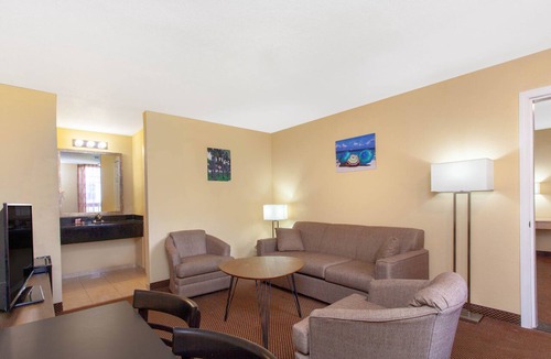 Florida Center Hotel | Grand Hotel Orlando at Universal Blvd - Shuttle to Theme Parks