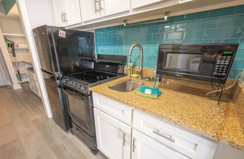 Myrtle Beach Hotel | Grande Cayman Myrtle Beach- Pools, hot tubs and beach! King