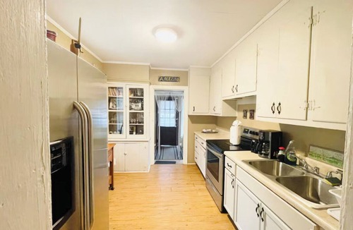 Midtown Cottage | Grandma's Cottage, Free Off-Street Parking, and Library