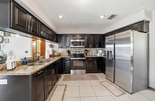 Valrico House | Grandma's Cozy Retreat | Pool Table | 2 KINGS