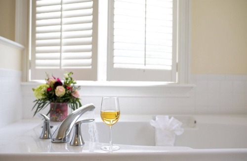 Edenton Bed & Breakfast | Granville Queen Inn Downtown Edenton Queen Bed 2nd Floor