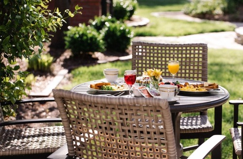 Edenton Bed & Breakfast | Granville Queen Inn Downtown Edenton Queen Bed Top Floor