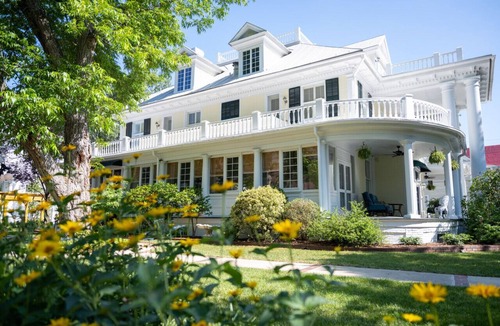 Edenton Bed & Breakfast | Granville Queen Inn Downtown Edenton Queen Bed Top Floor