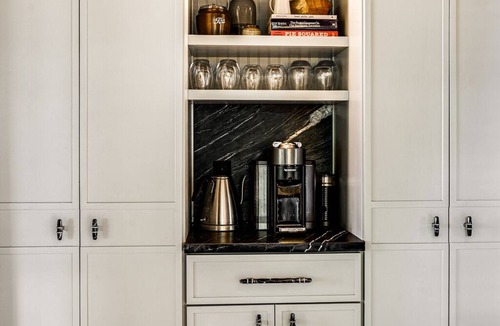 Smithville Cabin | Gray Pine Cabin: A sophisticated rustic retreat overlooking Center Hill Lake