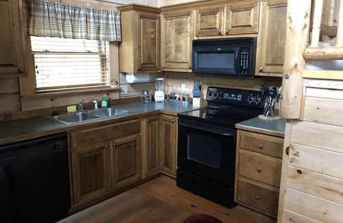 Spencer Cabin | Great rates for a 2B-2B cabin by Fall Creek Falls! Hot tub, fireplace and more!