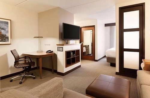 Gwinnett Place Hotel | Great Relaxing Overnight Stay! 4 Comfortable Units! Near McDaniel Farm Park!