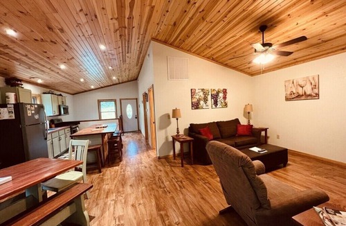 Alto Pass Cabin | Great Shawnee Wine Trail Cabin in Relaxing Setting