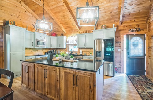 Kodak Cabin | Great Smoky Mountain, Hot Tub, Mins to Dollywood