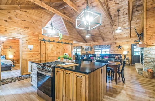 Kodak Cabin | Great Smoky Mountain, Hot Tub, Mins to Dollywood