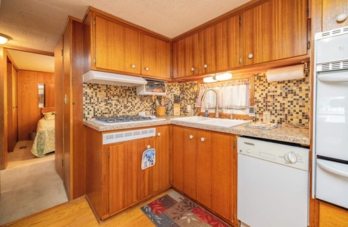 Wise House | Great Swimming Dock, Sunset Views on Lake Gaston, Kayaks, Pet Friendly