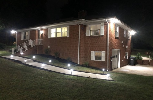 Toddville Road House | Greenhouse Studios very cozy and minutes from Uptown, Airport, Whitewater Center