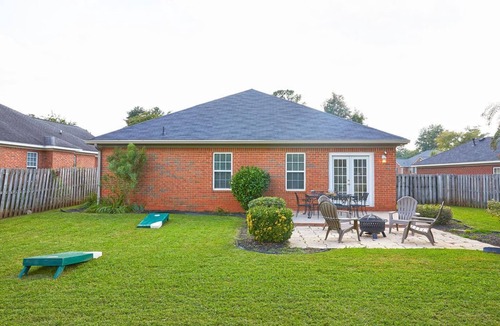 Grovetown House | Greenside Getaway | Pet Friendly with Yard, Firepit, WiFi & Netflix