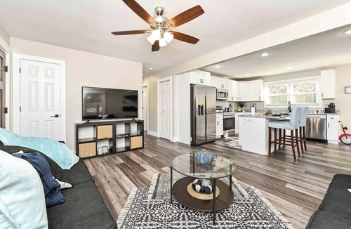 Greenville House | Greenville Gateway: Elegant Urban Retreat