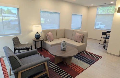 Greenville - Spartanburg Hotel | Greenville Pelham Inn by IHG