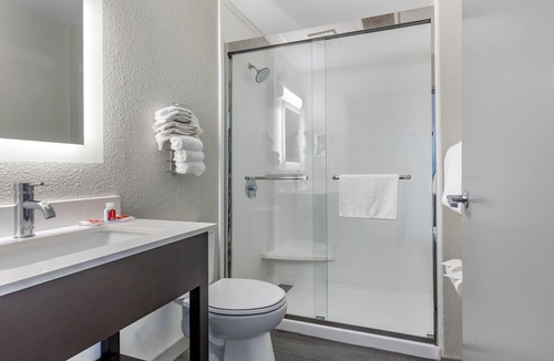 Greenville - Spartanburg Hotel | Greenville Pelham Inn by IHG