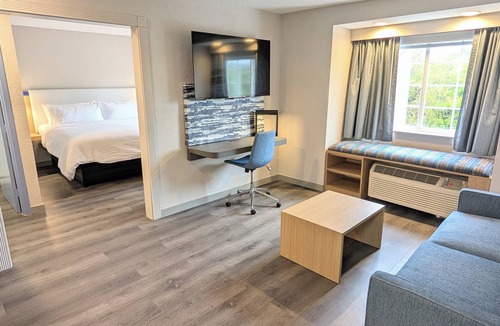 Greenville - Spartanburg Hotel | Greenville Pelham Inn by IHG