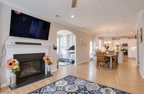 Greer House | Greer Family Home w/Library, Sunroom & Backyard!