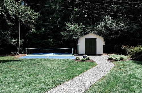 Cary House | Groovy Cary Crib - Pickleball, Pets & Plug-In 4 EV