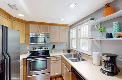Flamingo Parks Apartment | Ground-floor apt near downtown & beach with patio, streaming, W/D, central AC