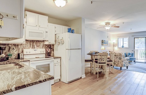 Palmetto Dunes Condo | Ground-floor condo with AC, patio, pools, tennis, & beach access