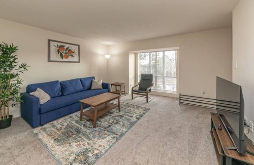 St. Andrews Apartment | Grove 2216 · Cozy 1 Bdrm 2 Beds Columbia Apt