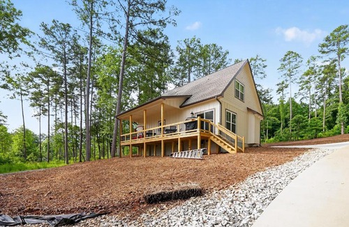 West Union House | Guest House at The Starling Bear Den