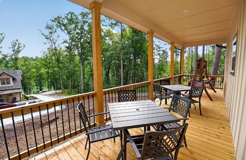 West Union House | Guest House at The Starling Bear Den
