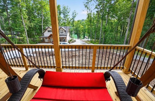West Union House | Guest House at The Starling Bear Den