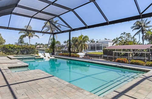 Pelican House | Gulf Access, Heated Salt Water Pool, Kayaks - Villa Surfside Escape - Roelens Vacations