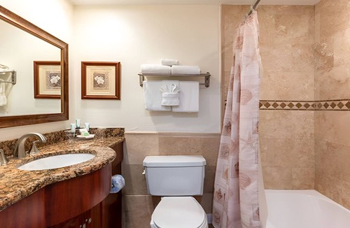 Captiva Hotel | Gulf View Pet Friendly Suite w Balcony | Pool & Beach Access | Parking & Shuttle