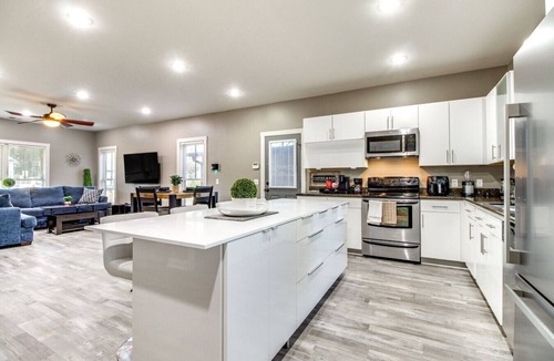 Eden House | Guyton Home w Pool, Theater & Arcade!