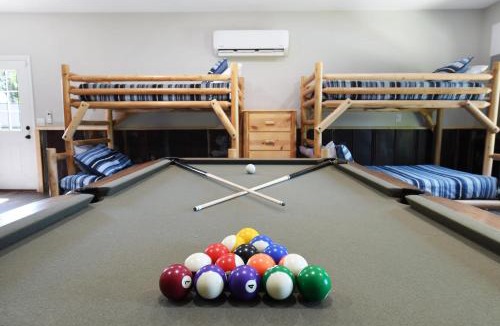 Sevierville House | H2Oasis Incredible Pool Retreat With Mountains Views!