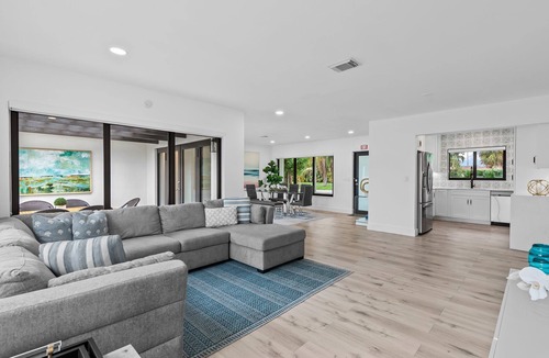 Hallandale Beach House | Hallandale Beach | Saltwater Jacuzzi | 3BR Escape! | Near Beach & Aventura + Gulfstream Races