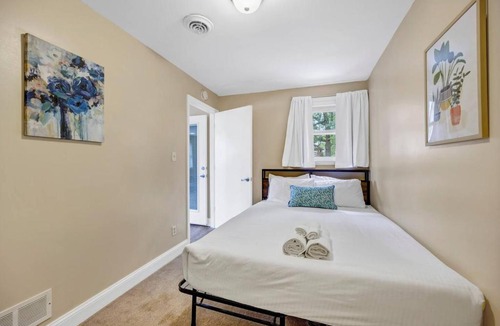 Lexington Apartment | Hamilton Home Playground 2BR