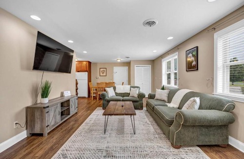 Lexington Apartment | Hamilton Home Playground 2BR