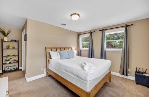 Lexington Apartment | Hamilton Home Playground 2BR