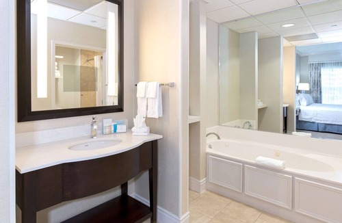 SouthPark Hotel | Hampton Inn & Suites Charlotte/South Park at Phillips Place